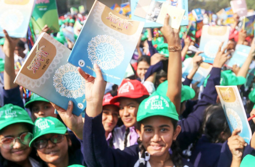 বছর শুরুতেই বই পেল ফুলকলিরা