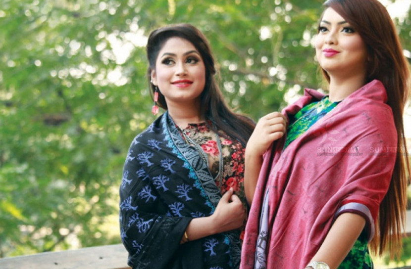 শীতে রঙিন পোশাক