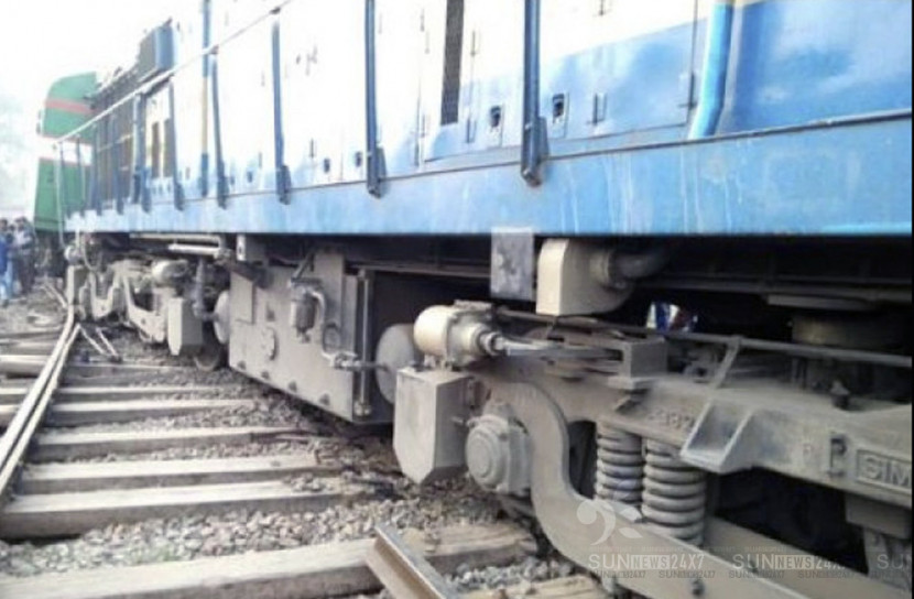 কানে হেডফোন লাগিয়ে মোবাইল গেমে মত্ত, ট্রেনের ধাক্কায় মৃত ২ যুবক