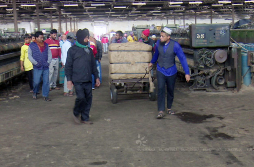 খুলনায় পাটকল শ্রমিকদের কাজে যোগদান