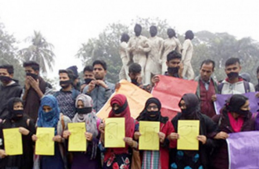 সহপাঠী ধর্ষণের প্রতিবাদে আজও উত্তাল ঢাবি