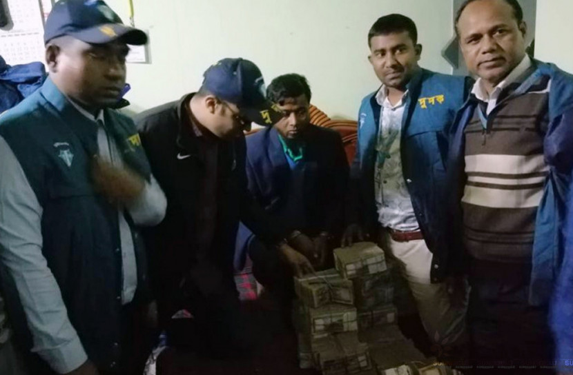 ব্যাগে বিছানার নিচে ঘুষের কোটি কোটি টাকা