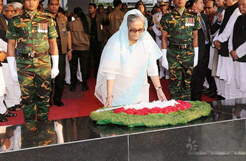 স্বদেশ প্রত্যাবর্তন দিবসে বঙ্গবন্ধুর প্রতিকৃতিতে প্রধানমন্ত্রীর শ্রদ্ধা