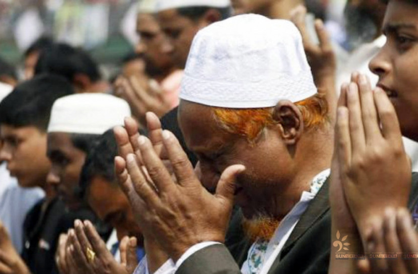 আখেরি মোনাজাতে দেশের কল্যাণ কামনা