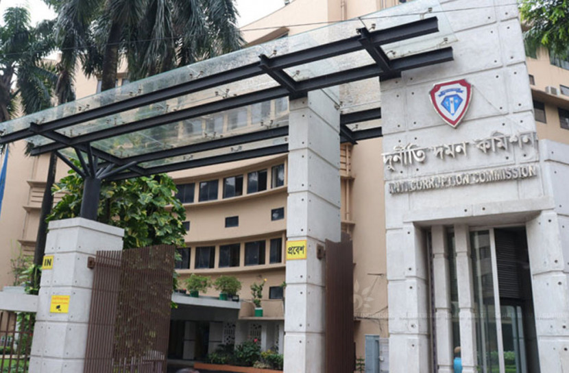 স্বাস্থ্যমন্ত্রীর এপিএসকে দুদকে তলব