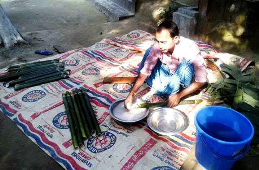 ঢলুবাঁশের চুঙ্গা পিঠা বিলুপ্তির পথে!