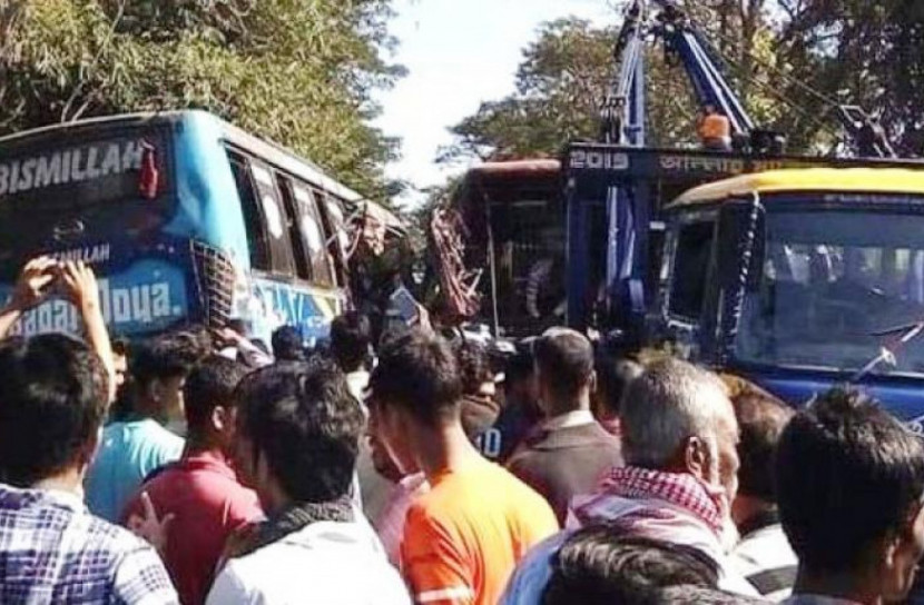 চট্টগ্রামে দুই বাসের সংঘর্ষে নিহত ৩