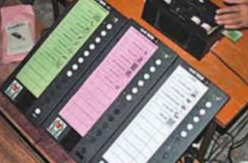 ইভিএমে ভোটের সংখ্যা বাড়াতে চায় কমিশন