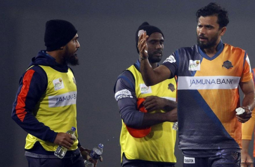 এবার মাশরাফির হাতে ১৪ সেলাই