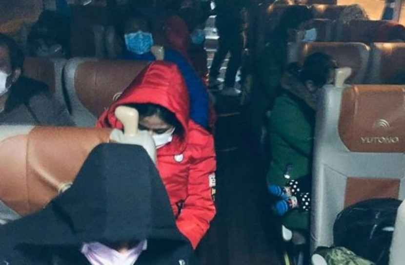 আতঙ্কগ্রস্ত বাংলাদেশীদের নিয়ে উহান থেকে বাংলাদেশের পথে বিমান