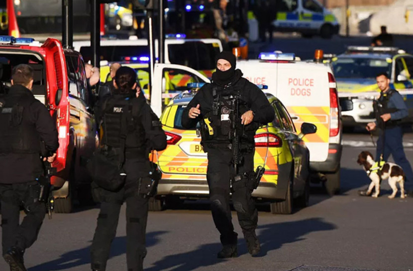 লন্ডনে পথচারীদের ওপর হামলার পর পুলিশের গুলিতে ‘সন্ত্রাসী’ নিহত