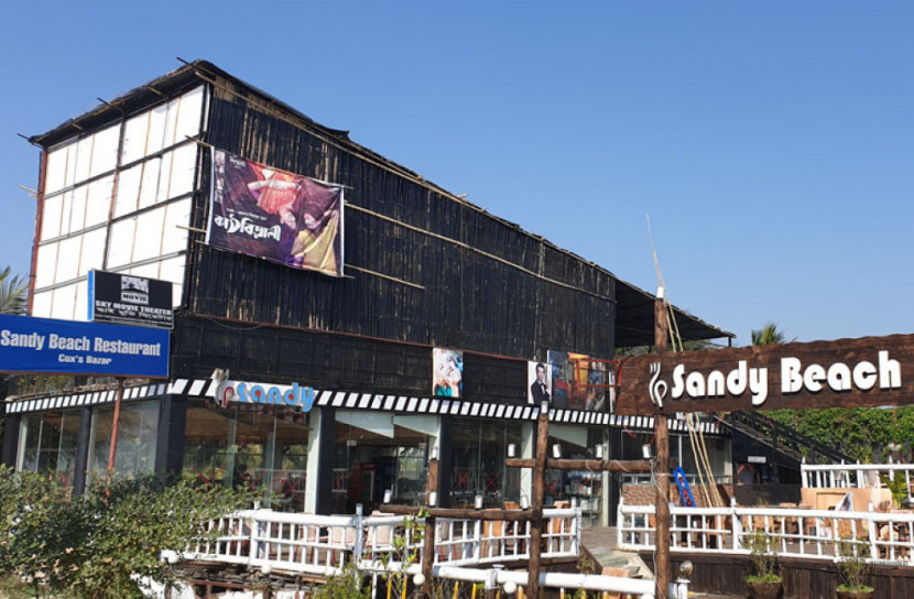 কক্সবাজার পর্যটনে নতুন সংযোজন সৈকতে সিনেমা