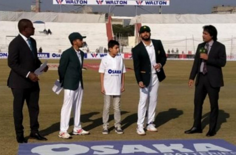 পাকিস্তানে টস হেরে ব্যাটিংয়ে বাংলাদেশ