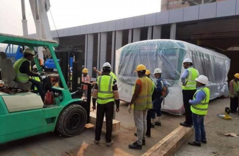 মেট্রোরেলের নমুনা কোচ ঢাকায়