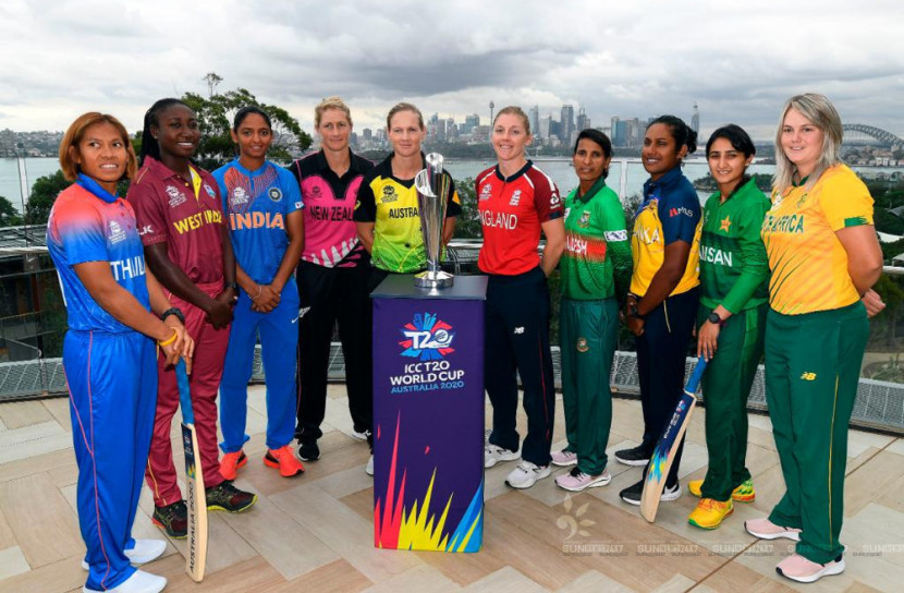 নারী টি-টোয়েন্টি বিশ্বকাপের ট্রফি উন্মোচন