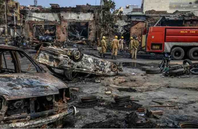 দিল্লি যেন শ্মশান, নিহত ৩৪, চলেছে এসিড হামলাও