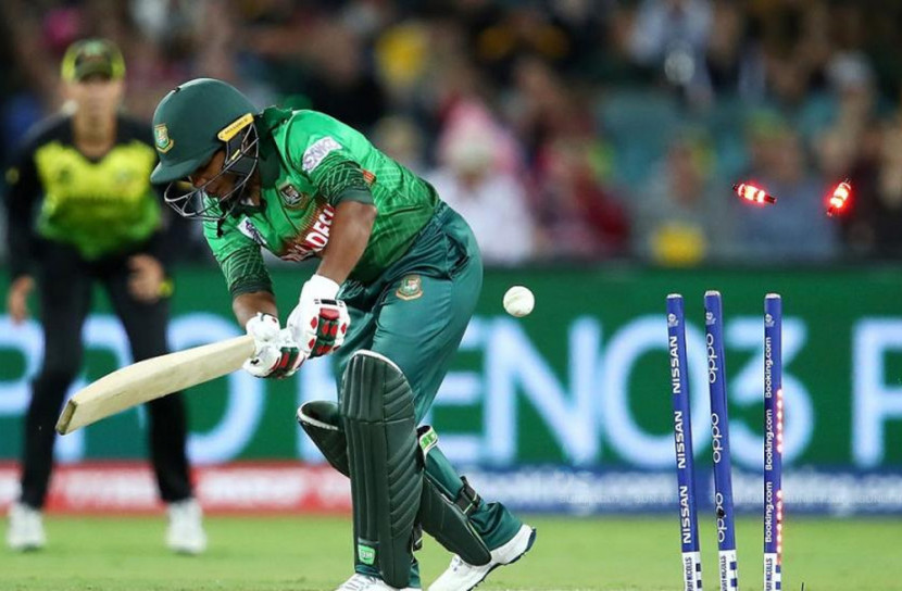 অস্ট্রেলিয়ার সামনে দাঁড়াতেই পারলো না মেয়েরা