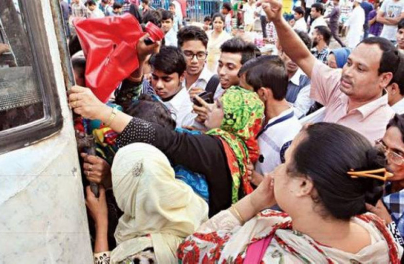 গণপরিবহনে ৯৪ ভাগ নারীই যৌন হয়রানির শিকার