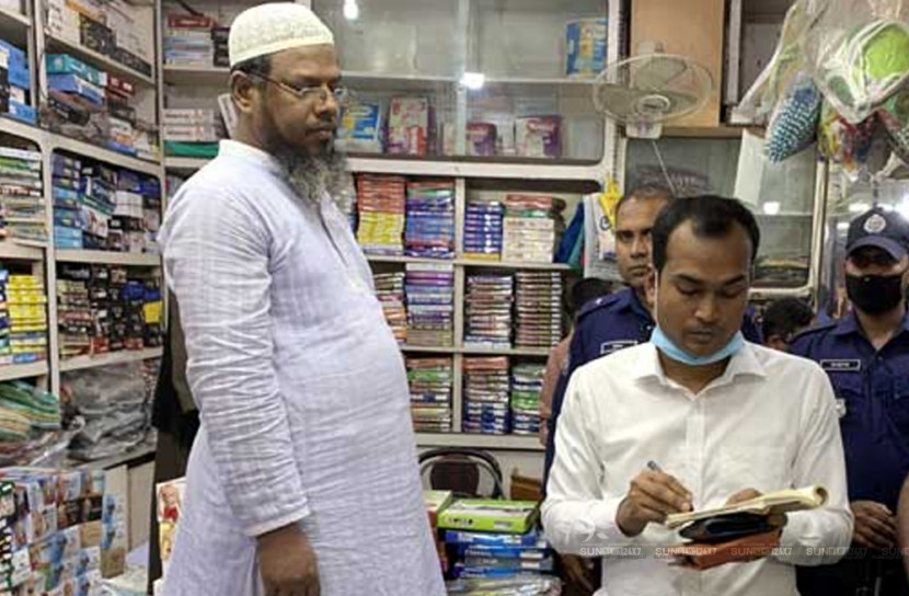 সাতক্ষীরায় বেশি দামে মাস্ক বিক্রি, ২০ হাজার টাকা জরিমানা