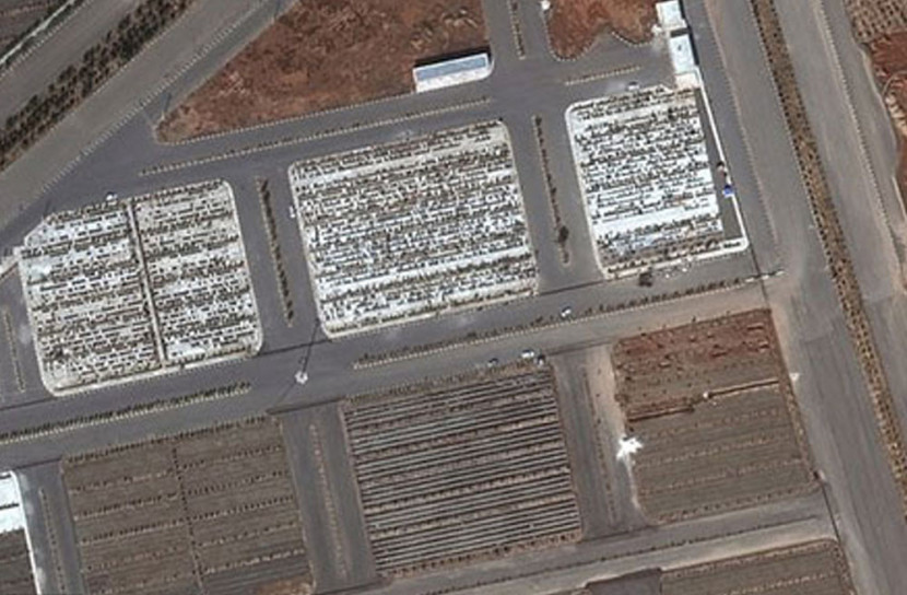 করোনা বিপর্যস্ত শহরে গণকবর খুড়ছে ইরানে!