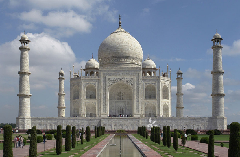 প্রেমের প্রতীক তাজমহলও বন্ধ