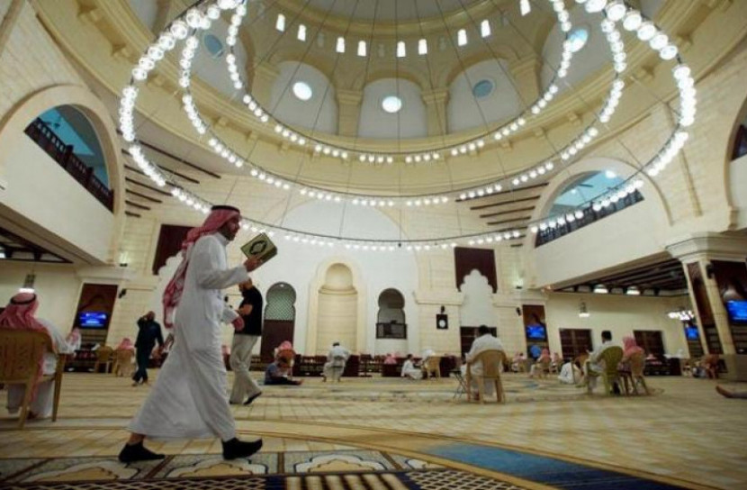 সৌদি আরবে নামায শুধু মক্কা-মদিনায়, যুক্তরাষ্ট্রের ৫০ রাজ্যেই করোনা