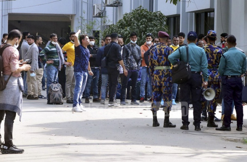 সেনা পরিচালনায় কোয়ারেন্টিন ব্যবস্থা আশকোনা ও দিয়াবাড়িতে