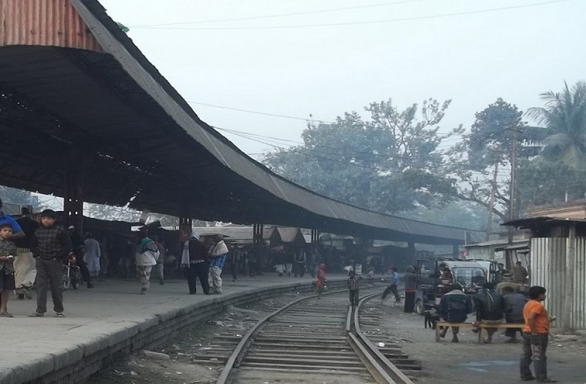 ট্রেন চলাচল বন্ধ