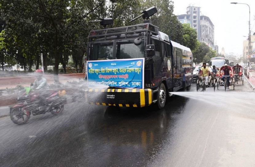 জলকামানে জীবাণুনাশক প্রয়োগ শুরু ডিএমপি’র