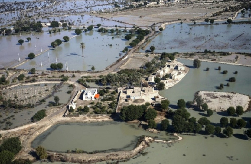 আকস্মিক বন্যায় ইরানে ১২ জনের প্রাণহানি 