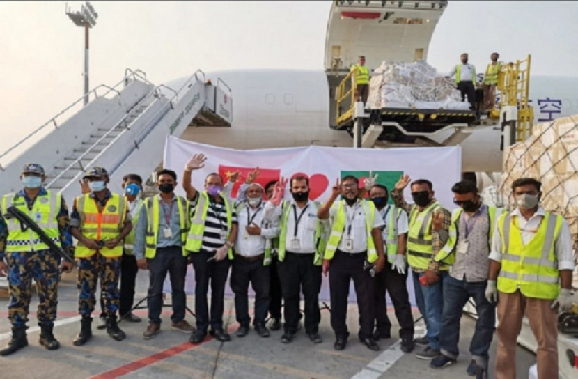 চীন থেকে আসা মেডিকেল ইকুইপমেন্ট হস্তান্তর