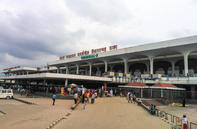 বিশেষ ফ্লাইটে ঢাকা ছাড়ছে বিদেশিরা