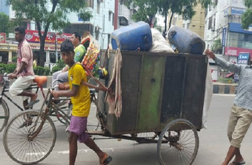 স্বাস্থ্য ঝুঁকিতে পরিচ্ছন্ন কর্মীরা