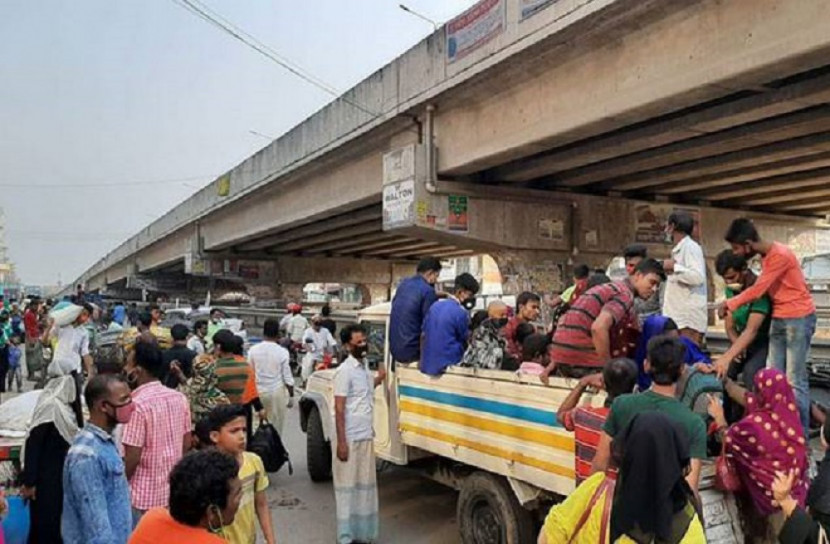 শঙ্কা বাড়িয়ে ঢাকামুখী মানুষের ঢল