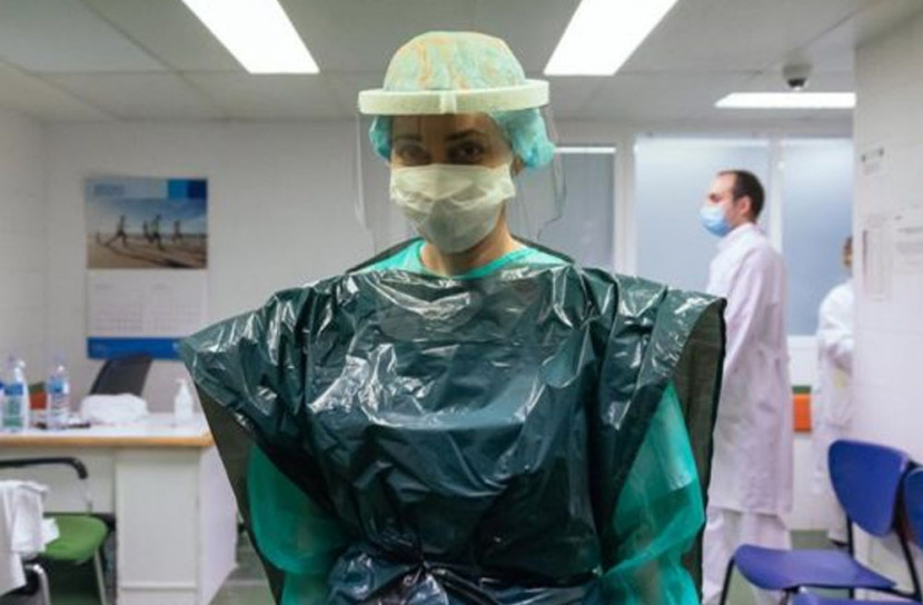 যুক্তরাজ্যে ময়লা ফেলার পলিথিন দিয়ে পিপিই