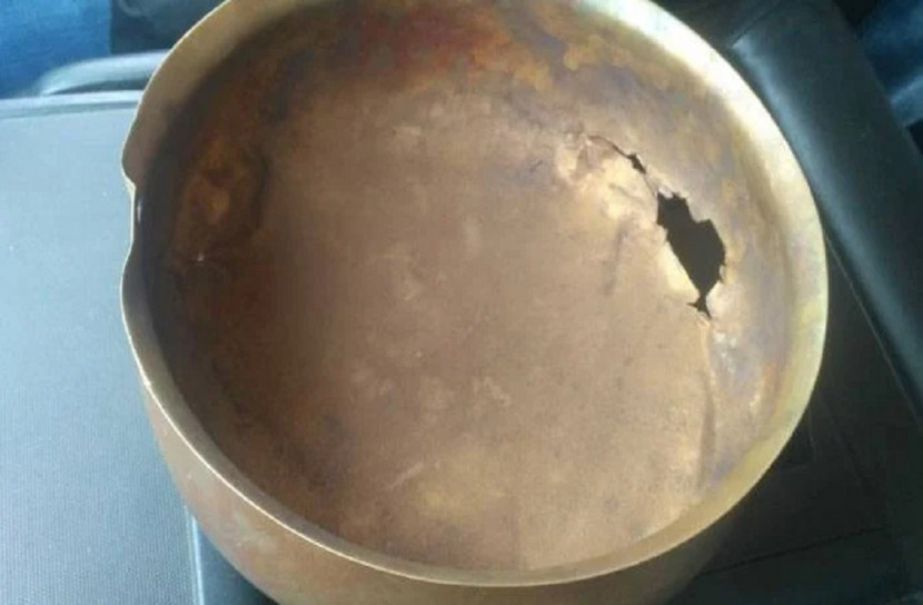 ২শ বছরের পুরনো মেটালের পাত্র উদ্ধার