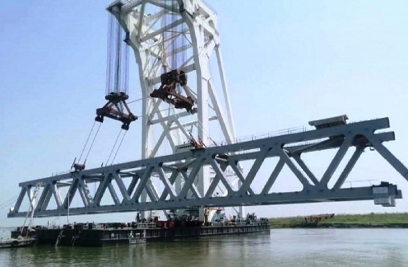 চার হাজার দুইশ মিটার দৃশ্যমান