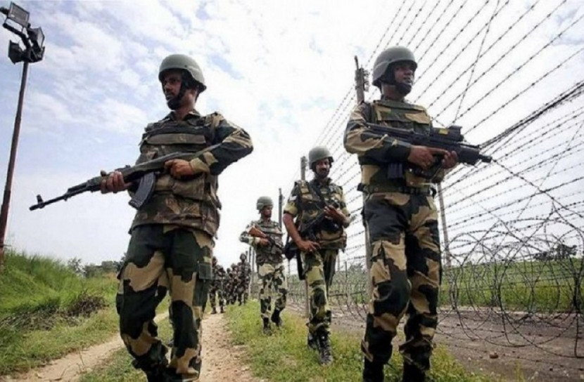 কাশ্মীর সীমান্তে গোলা বিনিময়, ৩ ভারতীয় নিহত