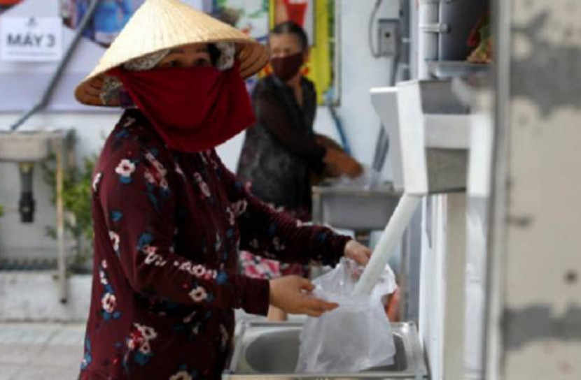 এটিএম বুথ থেকে চাল পাচ্ছে কর্মহীন মানুষ