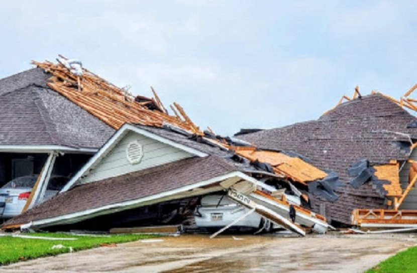 যুক্তরাষ্ট্রে করোনার মধ্যে টর্নেডোর তাণ্ডব