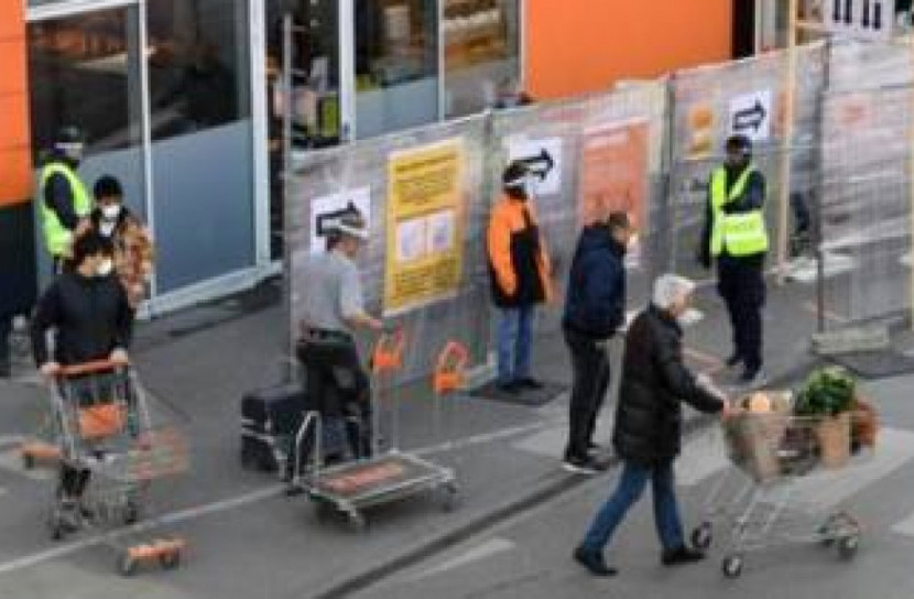 অর্থনীতির চাকা সচল রাখতে ঝুঁকি নিচ্ছে যে সব দেশ