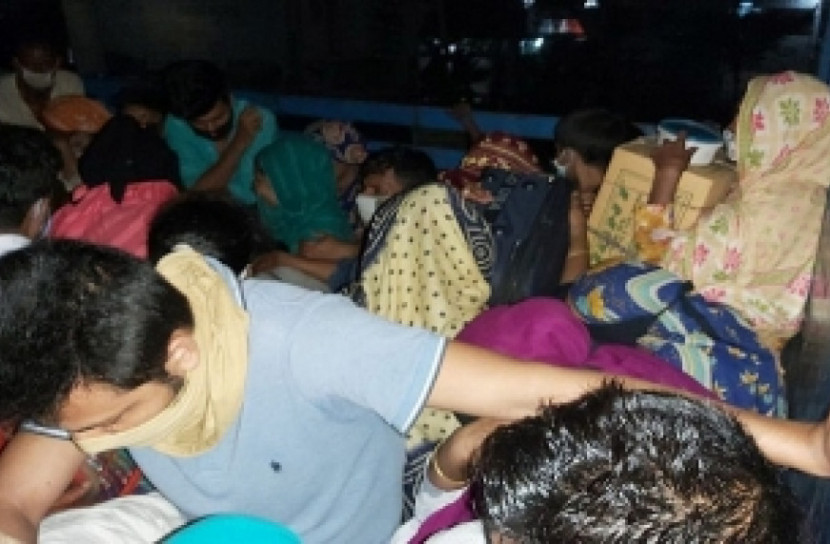 অন্ধকারে নারায়ণগঞ্জ থেকে পালাচ্ছে মানুষ, ৫ শতাধিক আটক