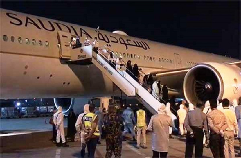 সৌদি থেকে দেশে ফিরলেন ৩৬৬ বাংলাদেশি