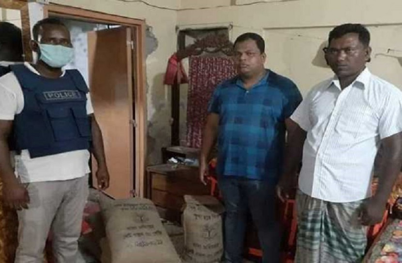 খুলনায় ওএমএসের চাল উদ্ধার