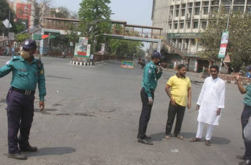 ঢাকায় আরও কঠোর অবস্থানে পুলিশ