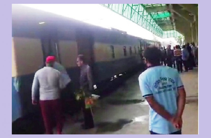 রেলকর্মীদের বেতন নিয়ে ঢাকা থেকে সিলেট গেল ট্রেন!