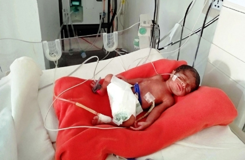 দাফনের সময় নড়ে উঠল নবজাতক