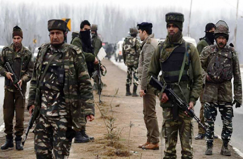 লকডাউনের মধ্যে কাশ্মীরে হামলা, নিহত ৩