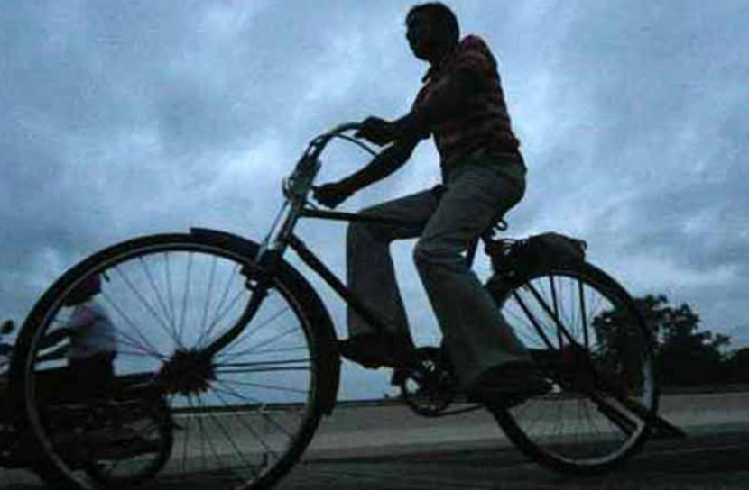 বিয়ের আশায় ৮৫০ কিমি রাস্তা সাইকেলে পাড়ি, এরপর…