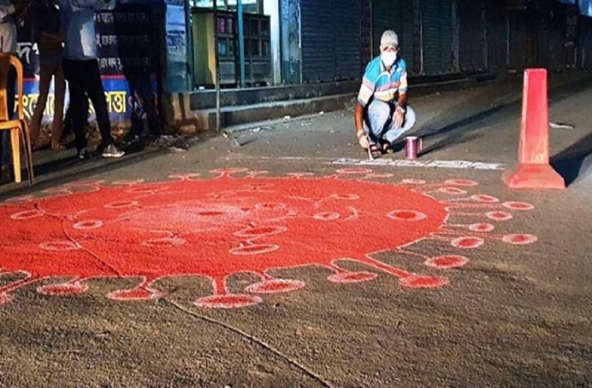 করোনার আলপনা এঁকে পুলিশের ব্যতিক্রমী সচেতনতা